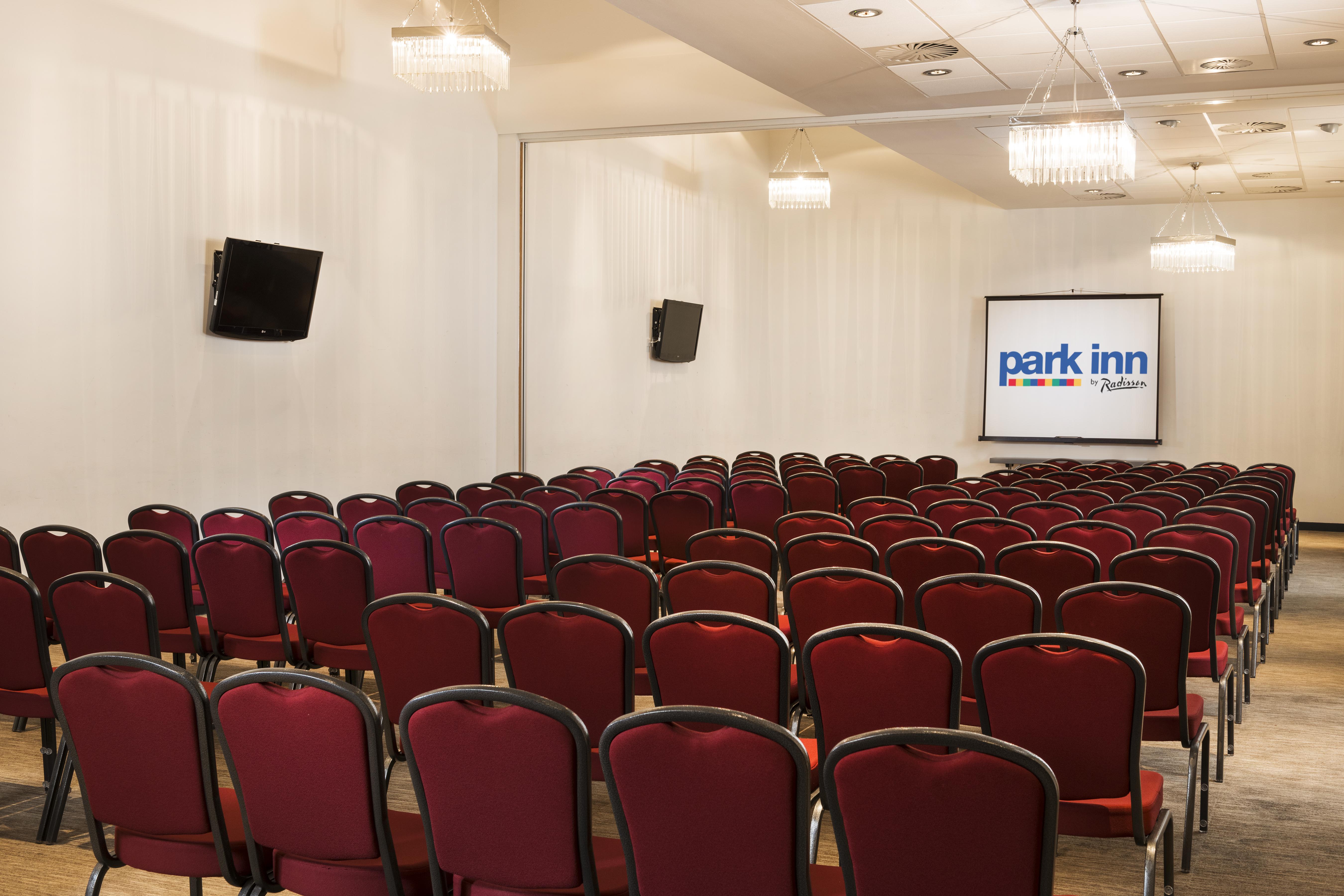 Park Inn By Radisson Aberdeen Bagian luar foto